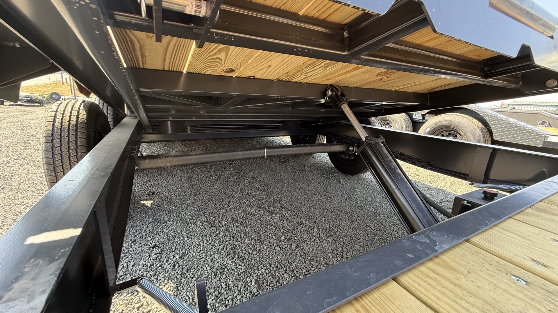 AR Gooseneck Superwide (102") Tilt Trailer - Photo 9