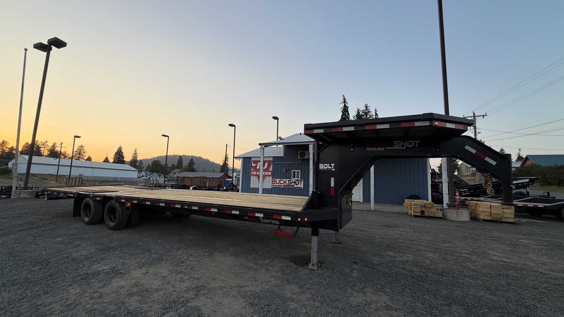 102" Wide Bolt HD Deckover Gooseneck - Photo 2
