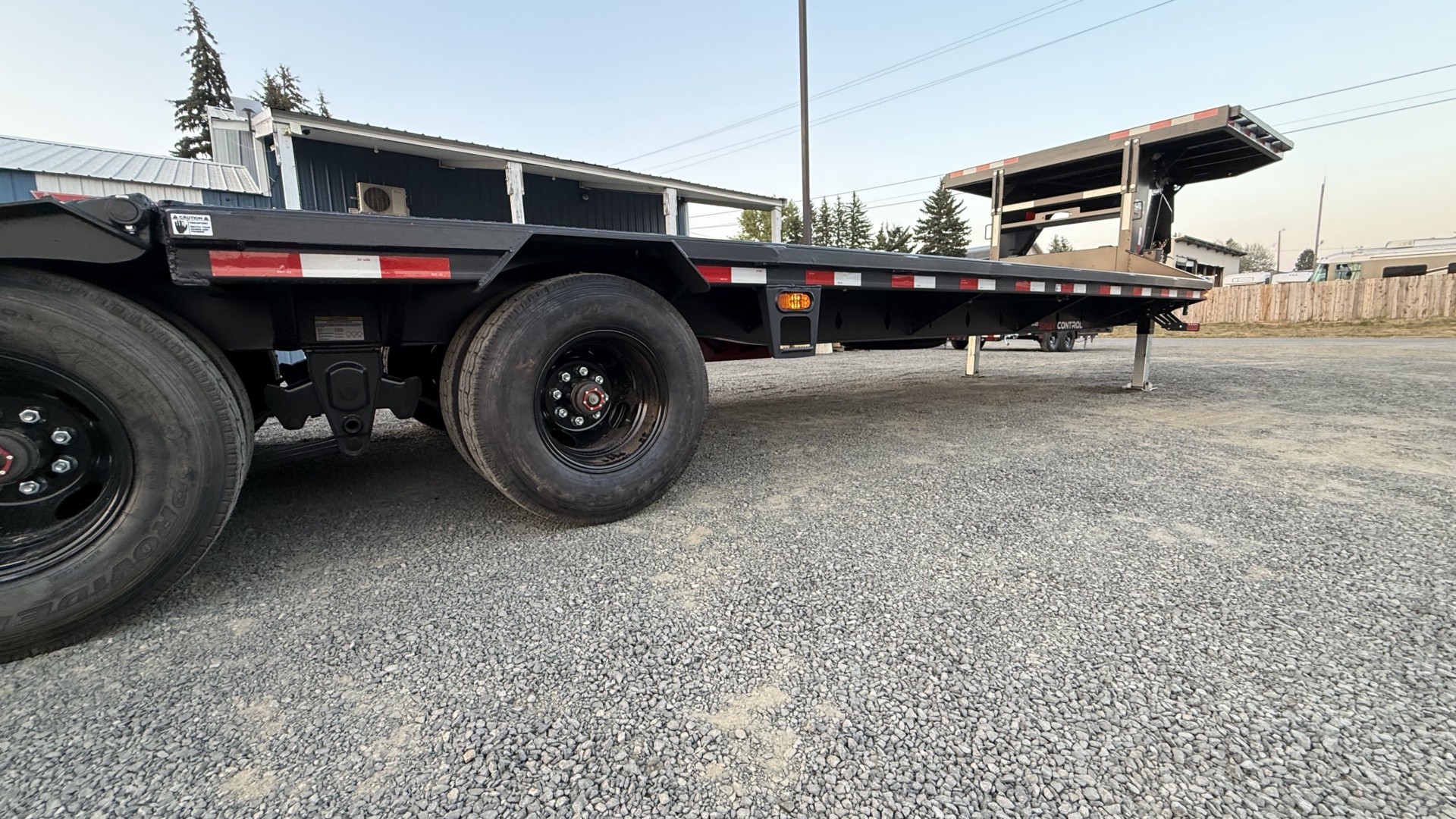 102" Wide Bolt HD Deckover Gooseneck - Photo 3