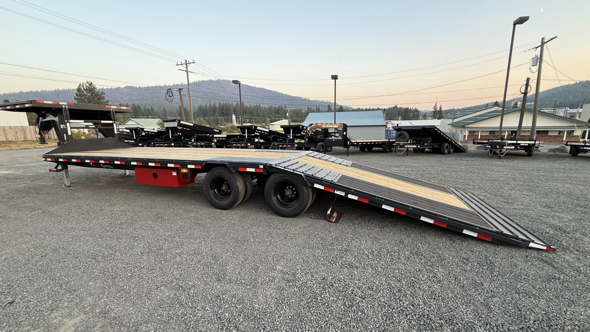 102" Wide Bolt HD Deckover Gooseneck - Photo 13