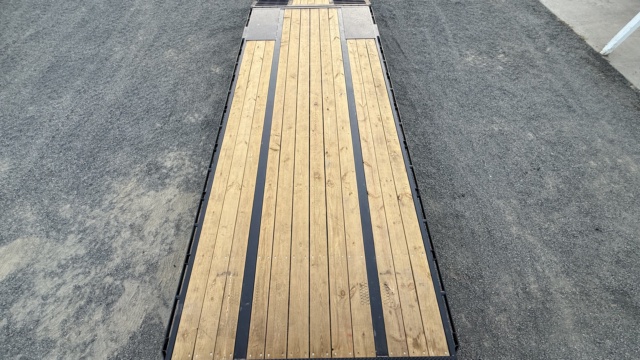 102" Wide Bolt HD Deckover Gooseneck - Thumbnail 11