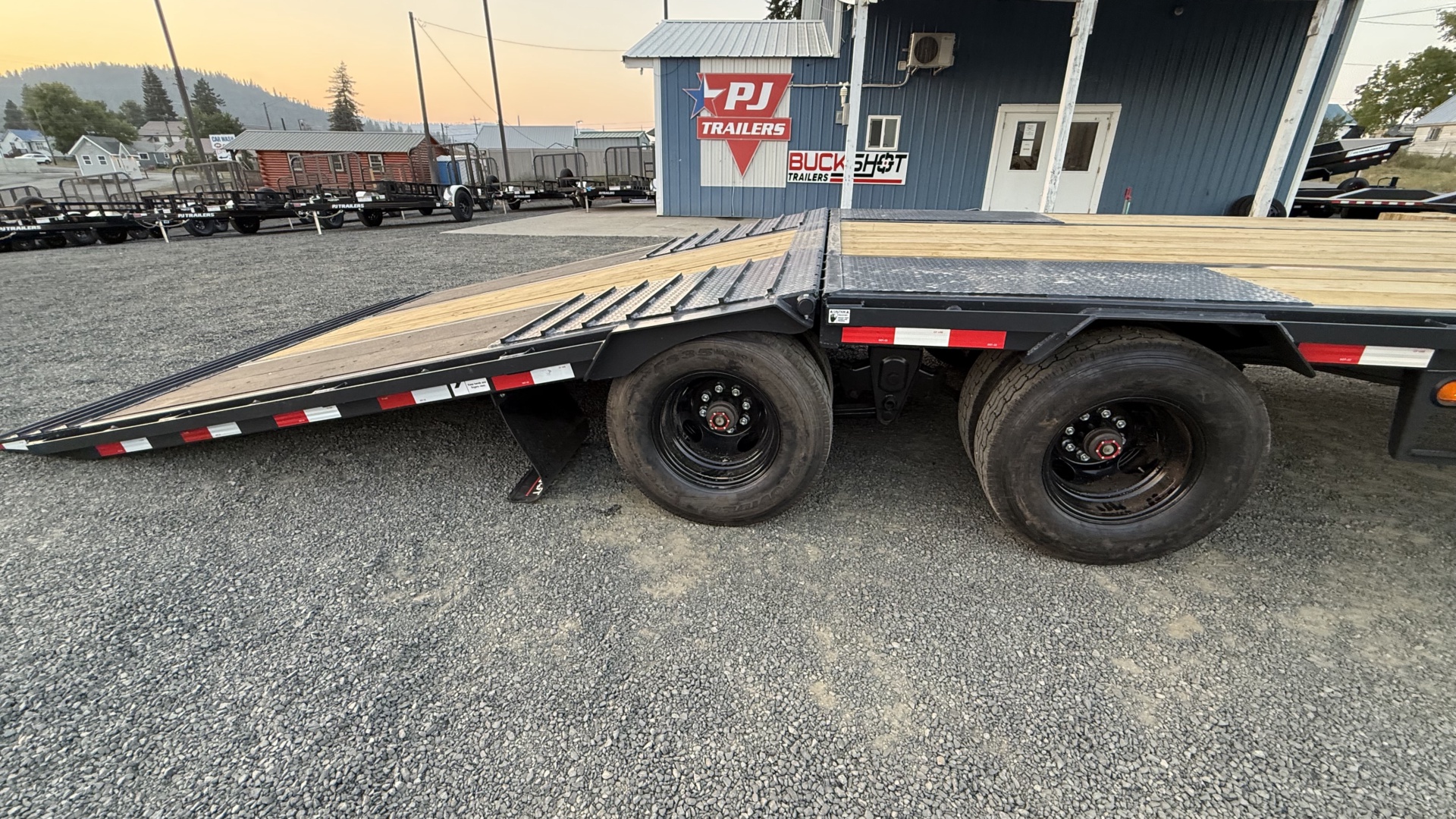 102" Wide Bolt HD Deckover Gooseneck - Photo 6