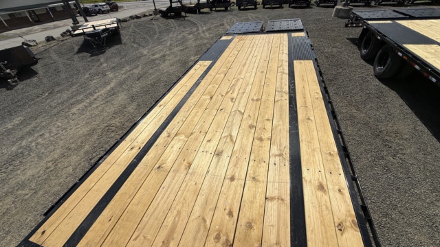 102" Wide Quest Flatdeck With Singles - Thumbnail 13